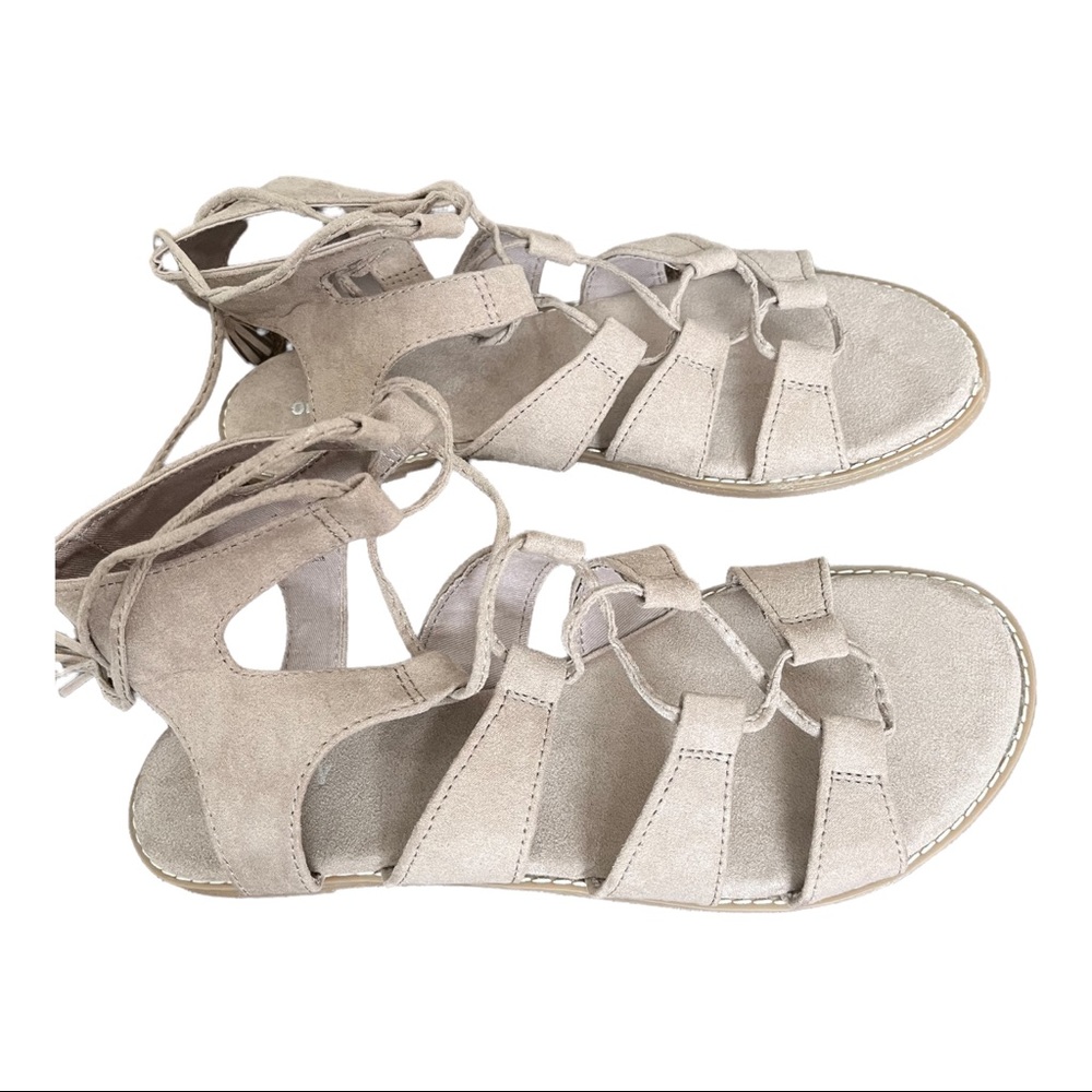 New Old Navy Gladiator Sandals Size 10 in Taupe